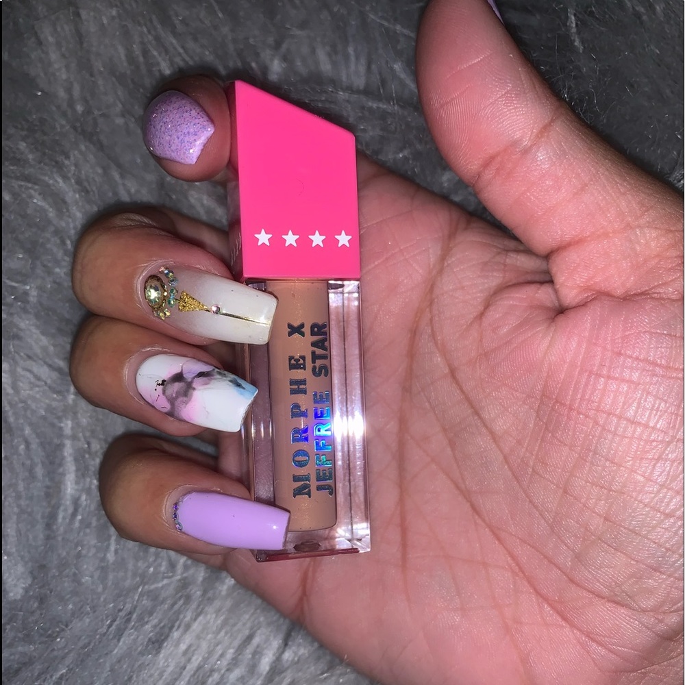 lip gloss